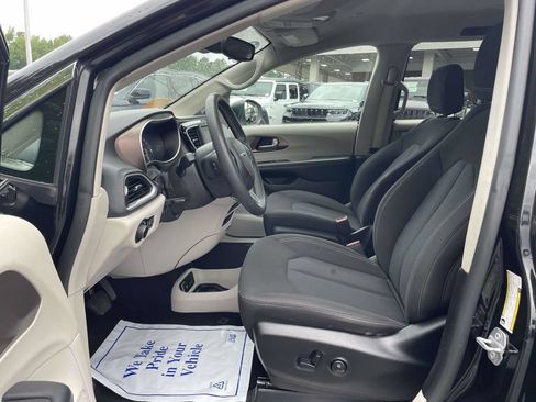 Certified 2023 Chrysler Voyager LX FWD image 27