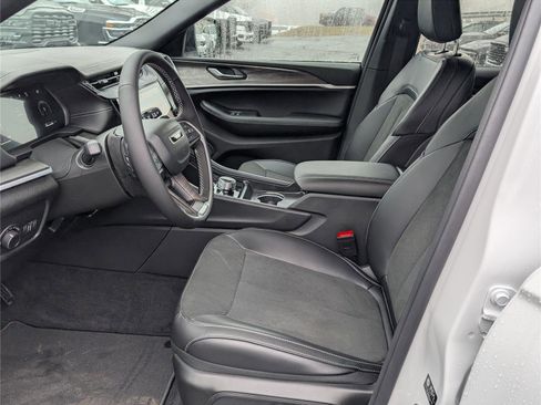 New 2026 Jeep Grand Cherokee Altitude image 12