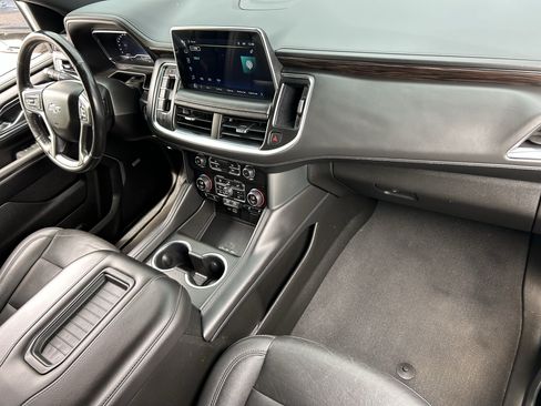 Used 2022 Chevrolet Tahoe Z71 w/ Luxury Package AWD/4WD image 10