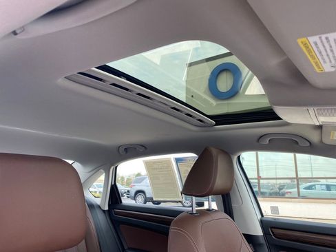 Used 2022 Volkswagen Passat 2.0T image 9