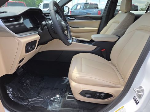 Used 2024 Jeep Grand Cherokee Limited AWD/4WD image 28