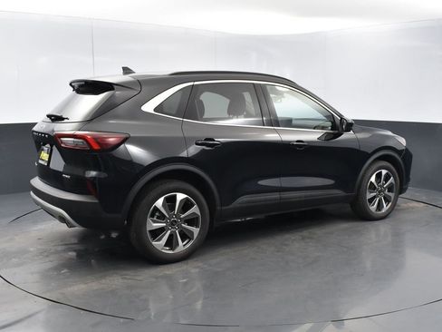 Used 2024 Ford Escape Platinum image 4