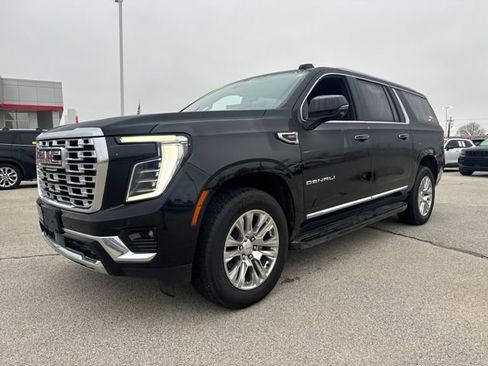 Used 2025 GMC Yukon XL Denali image 2