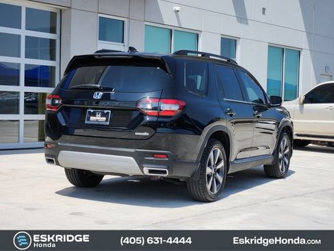 Used 2025 Honda Pilot Touring image 7