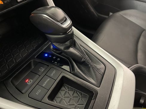 Certified 2022 Toyota RAV4 XLE Premium FWD image 22