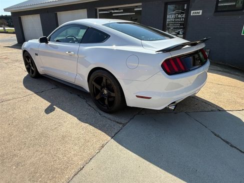 Used 2017 Ford Mustang GT w/ Black Accent Package RWD image 3