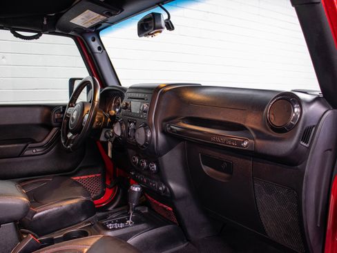 Used 2017 Jeep Wrangler Unlimited Rubicon image 16