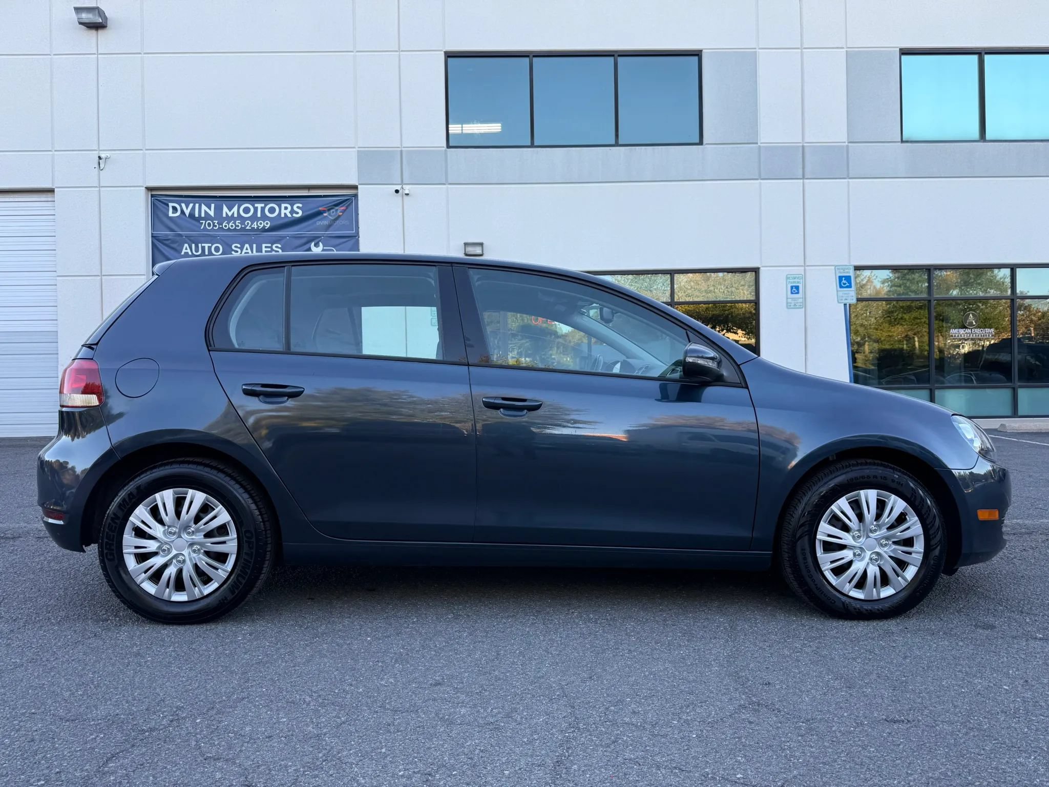 Used 2013 Volkswagen Golf 4-Door FWD image 3