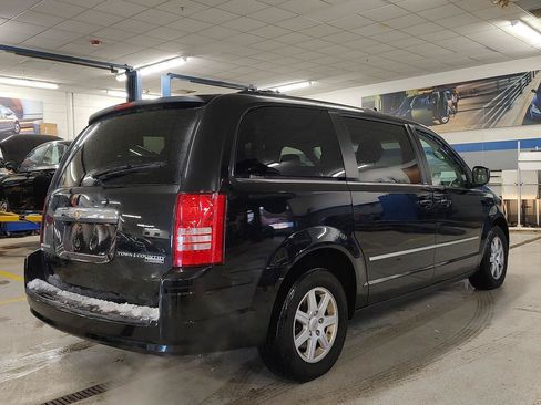 Used 2010 Chrysler Town & Country Touring FWD image 26