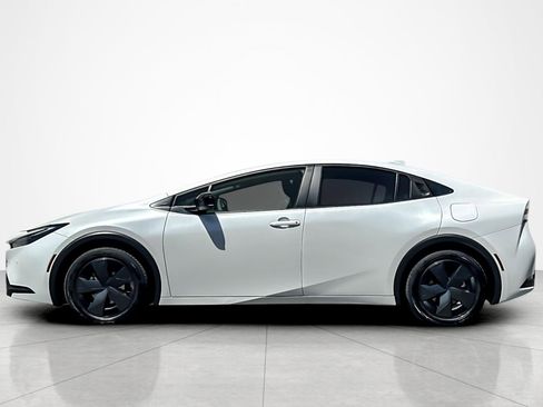 Used 2024 Toyota Prius LE image 2