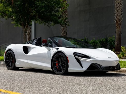Used 2025 McLaren Artura Spider RWD image 7