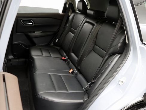 Used 2021 Nissan Rogue SL w/ Premium Package image 11