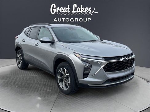 Used 2024 Chevrolet Trax LT w/ Driver Confidence Package image 7