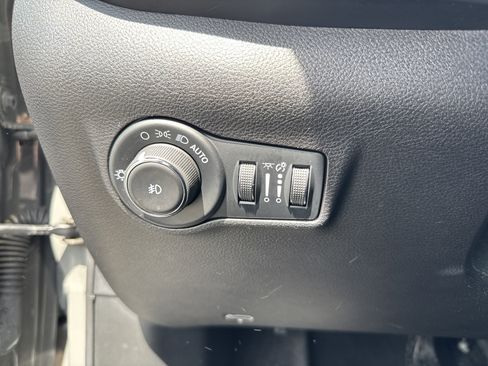Used 2022 Jeep Compass Limited w/ Sun and Sound Group AWD/4WD image 44
