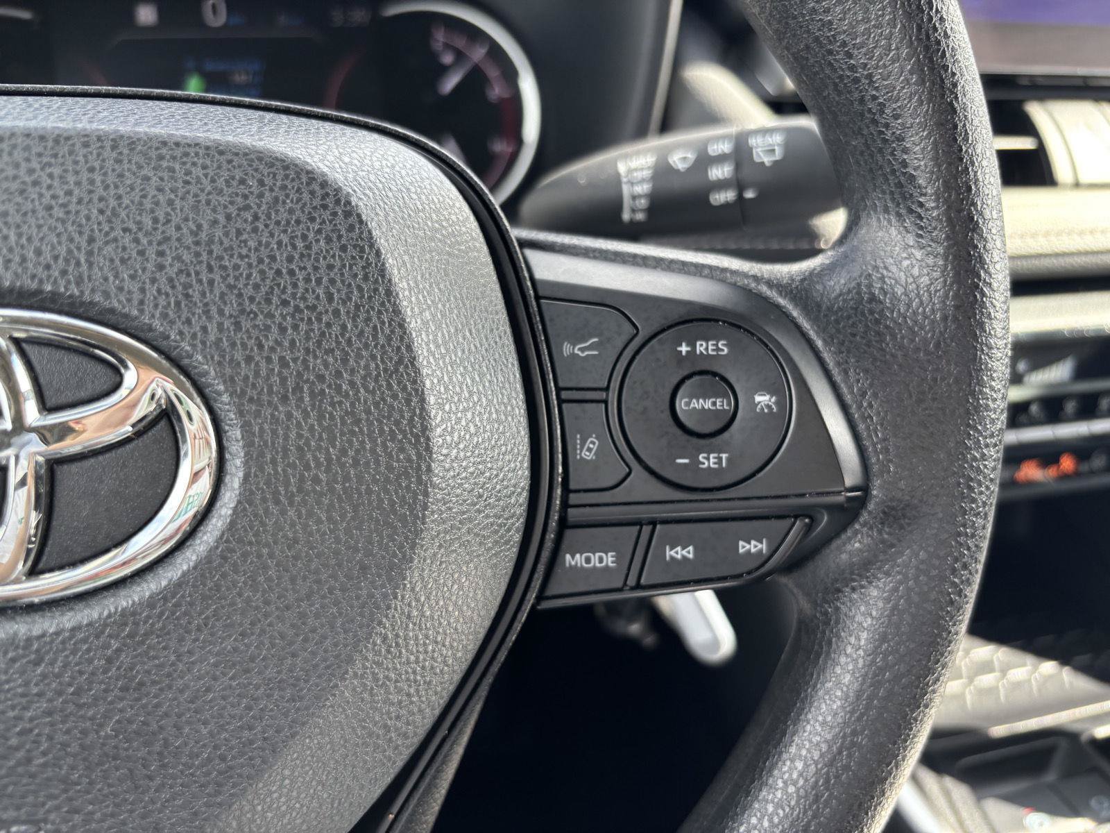 Used 2025 Toyota RAV4 LE AWD/4WD image 20