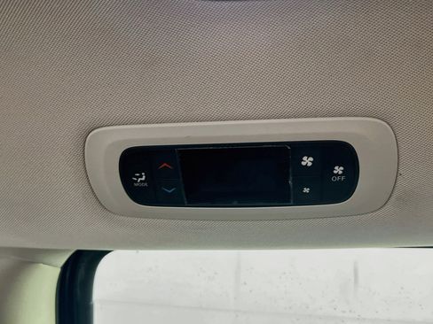Used 2018 Chrysler Pacifica LX FWD image 24