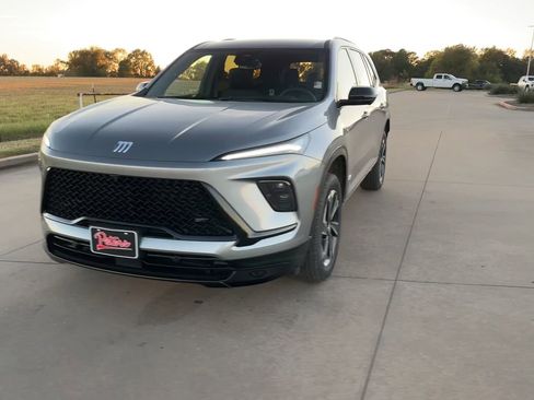 New 2026 Buick Enclave Sport Touring image 4