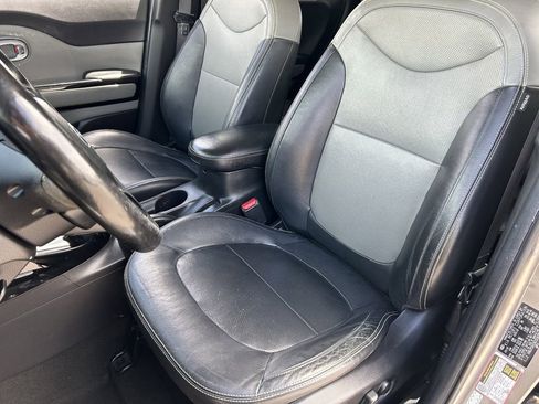 Used 2016 Kia Soul + w/ Primo Package FWD image 21