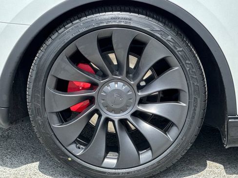 Used 2023 Tesla Model Y Performance AWD/4WD image 25