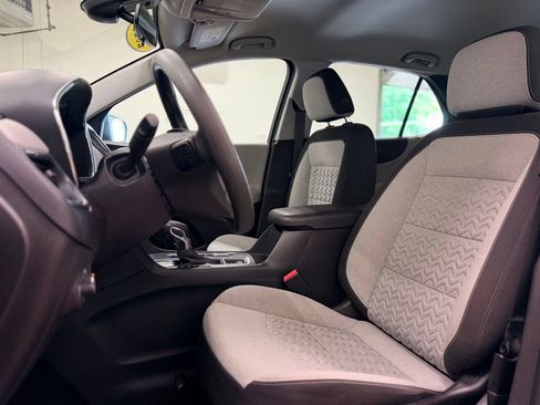 Used 2023 Chevrolet Equinox LS FWD image 12