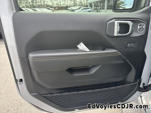 Certified 2024 Jeep Wrangler Sahara w/ Technology Group image 12