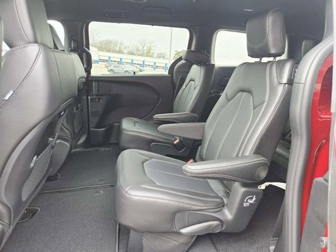 New 2026 Chrysler Pacifica Select w/ S Appearance Package image 12