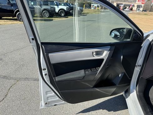 Used 2016 Toyota Corolla L image 12