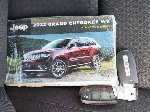 Used 2022 Jeep Grand Cherokee Laredo E image 41