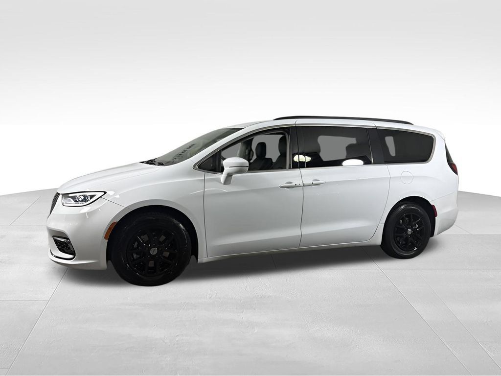 Used 2022 Chrysler Pacifica Touring-L FWD image 3