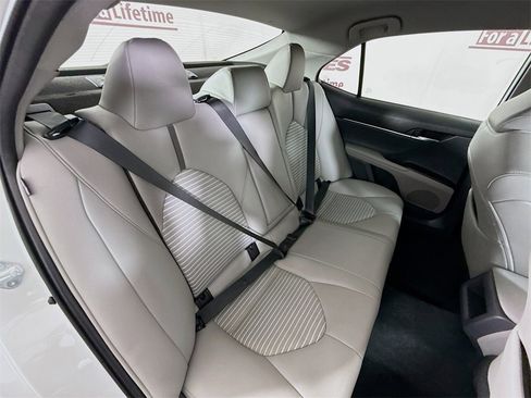 Certified 2022 Toyota Camry SE image 29