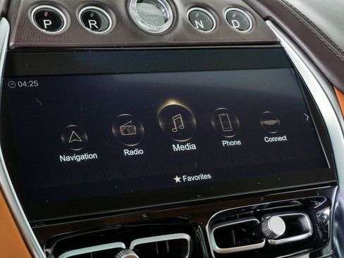 Used 2021 Aston Martin DBX AWD/4WD image 13