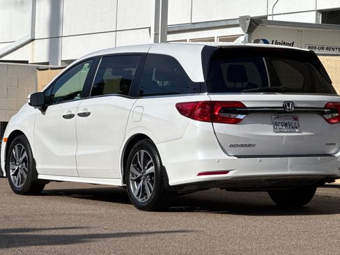 Certified 2023 Honda Odyssey Touring image 3