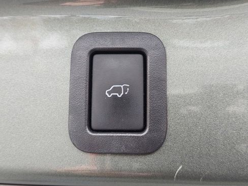 Used 2017 Toyota Highlander XLE image 40