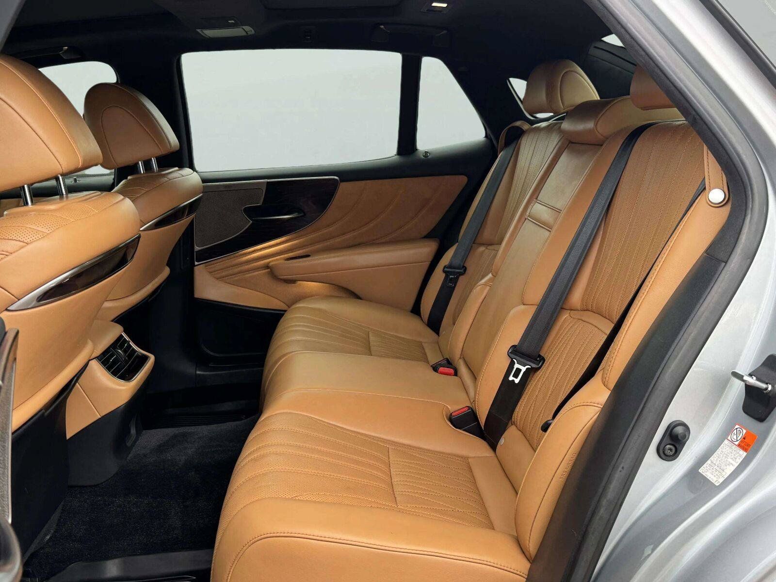 Used 2023 Lexus LS 500 w/ Interior Upgrade Package RWD image 29