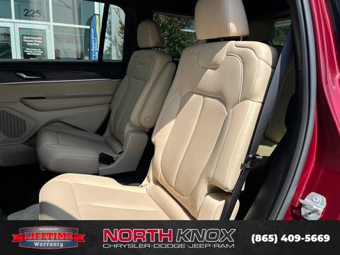 Used 2024 Jeep Grand Cherokee L Limited w/ Black Appearance Package AWD/4WD image 13