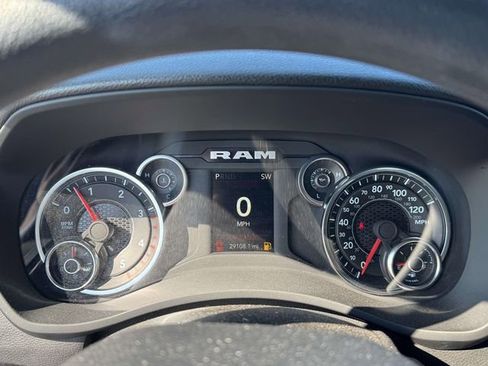 Used 2024 RAM 2500 Tradesman w/ Chrome Appearance Group AWD/4WD image 15