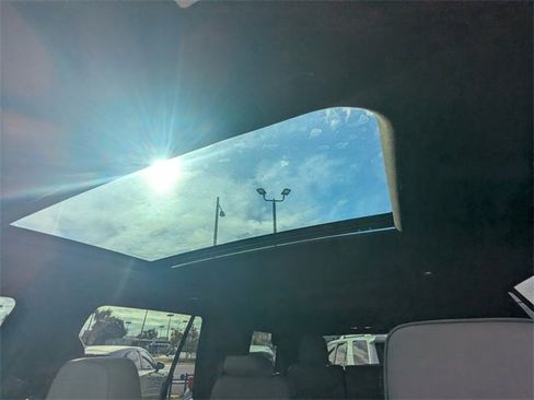 Used 2021 GMC Yukon SLT w/ SLT Premium Package image 22