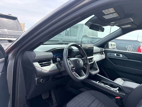 Used 2025 Ford Explorer ST-Line w/ ST-Line Street Pack image 12