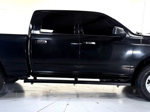 Used 2018 RAM 2500 SLT AWD/4WD image 3