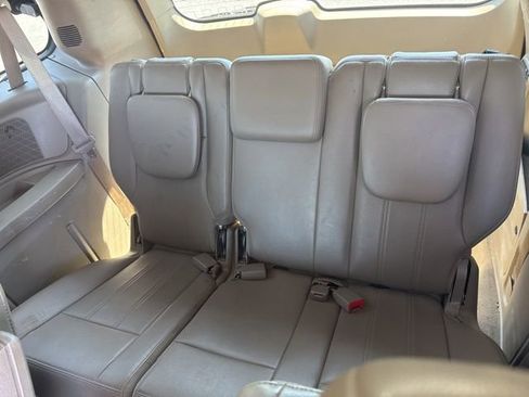Used 2012 Chrysler Town & Country Touring-L w/ Premium Group FWD image 12