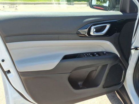 Certified 2024 Jeep Compass Limited AWD/4WD image 8