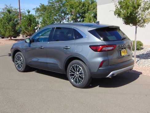 Certified 2026 Ford Escape SE FWD image 4