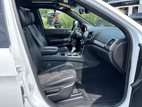 Used 2020 Jeep Grand Cherokee Altitude AWD/4WD image 9