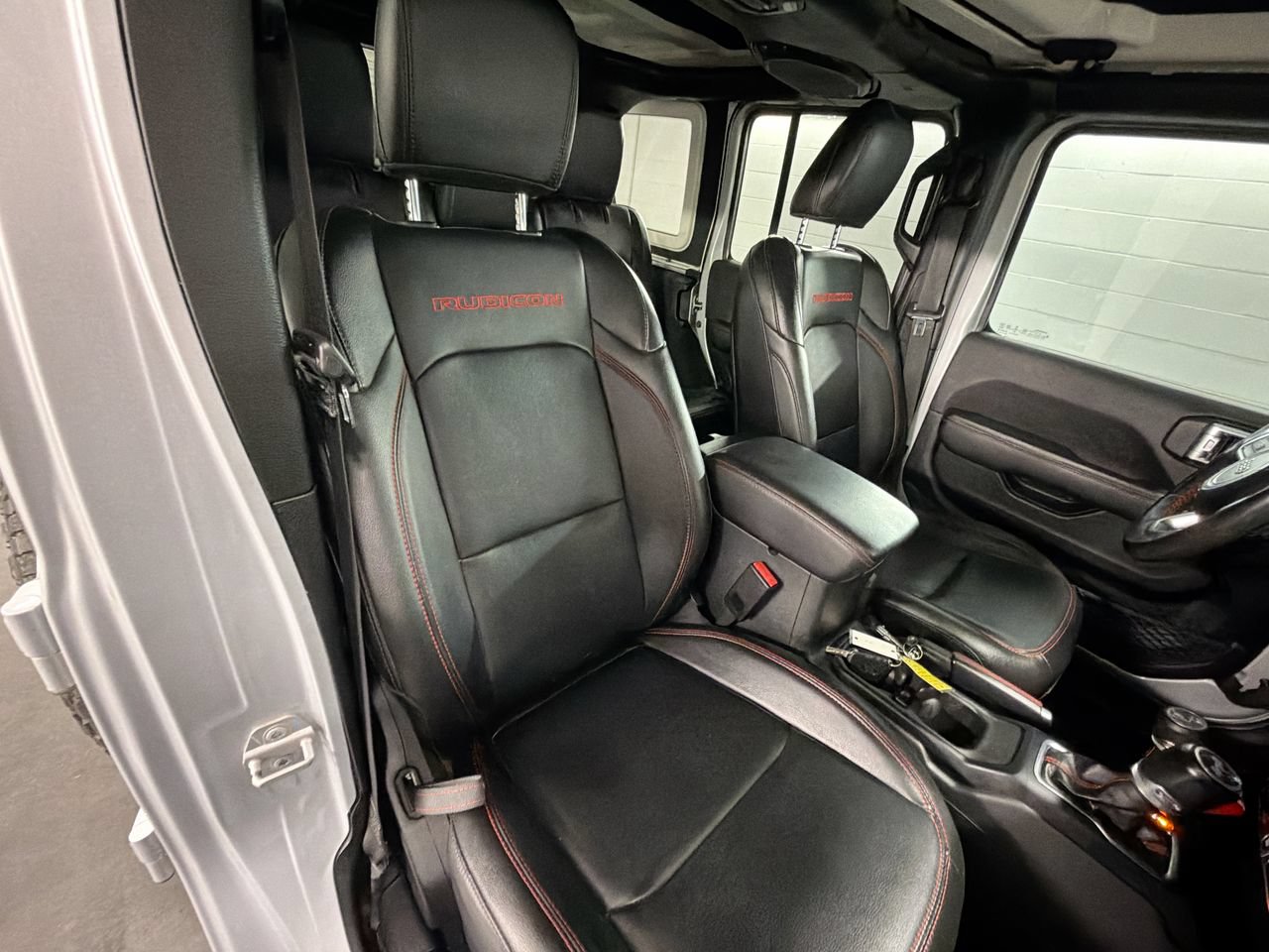 Used 2023 Jeep Wrangler Unlimited Rubicon w/ Cold Weather Group AWD/4WD image 27