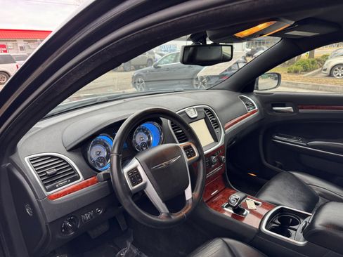 Used 2013 Chrysler 300 image 12