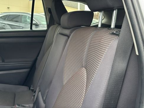 Used 2023 Toyota Highlander L image 30