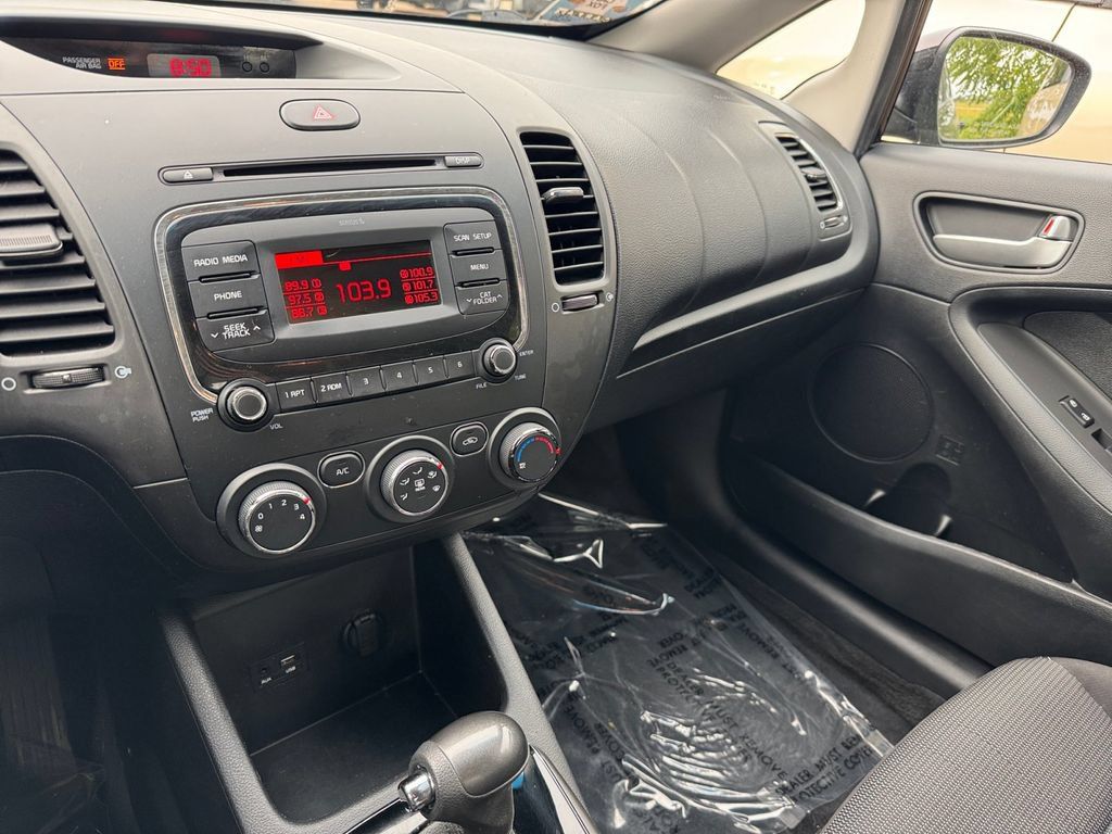 Used 2018 Kia Forte LX FWD image 28