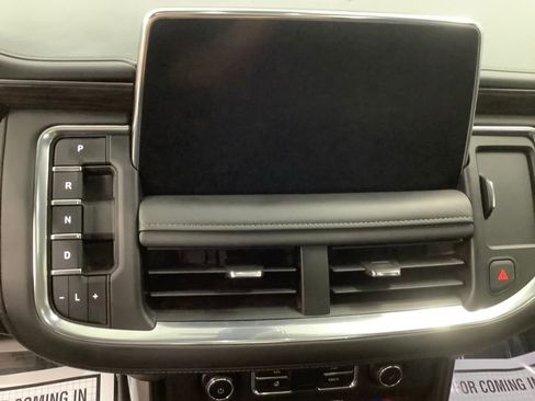 Used 2021 Chevrolet Tahoe Z71 w/ Luxury Package AWD/4WD image 19