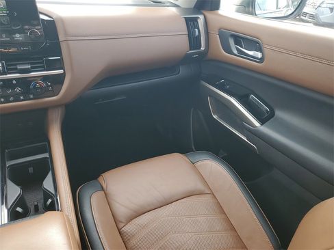 Certified 2022 Nissan Pathfinder Platinum w/ Cargo Package image 23