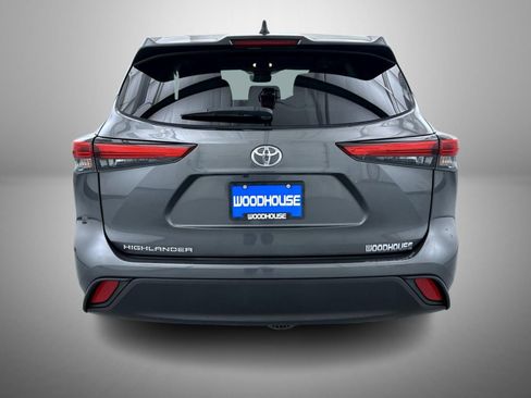 Used 2022 Toyota Highlander L FWD image 6